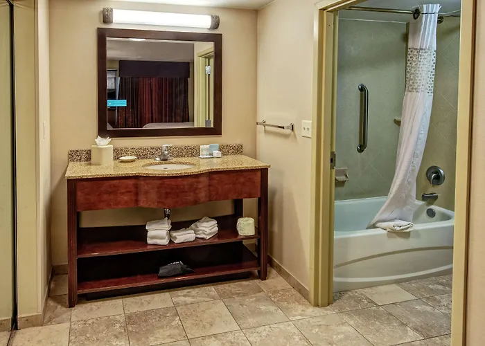 Hampton & Minneapolis St. Paul Airport - Mall Of America 3*