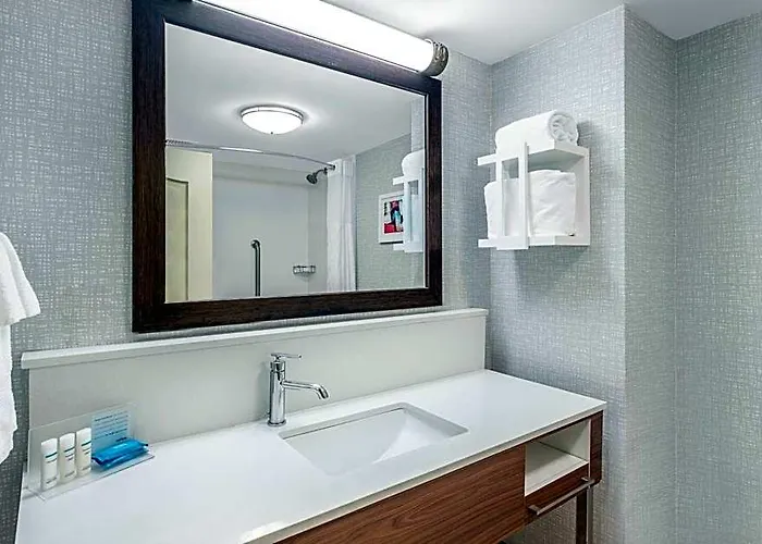 Hampton & Minneapolis St. Paul Airport - Mall Of America 3*